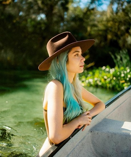 Melodi Flack ポルノモデル 画像