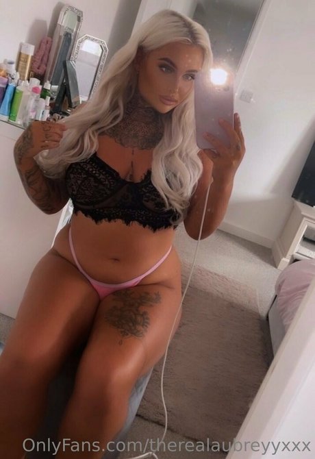 inkedblondieeee セックスモデル アーカイブ