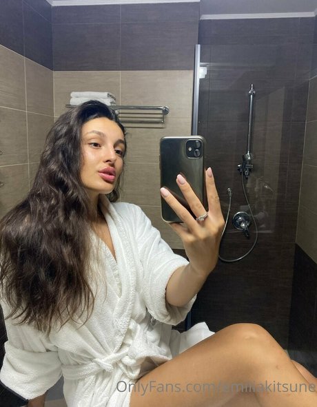 onlyemiliaa セクシー女優 写真