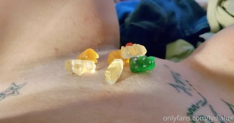 lydialuxyfree ポルノスター 美しい 画像