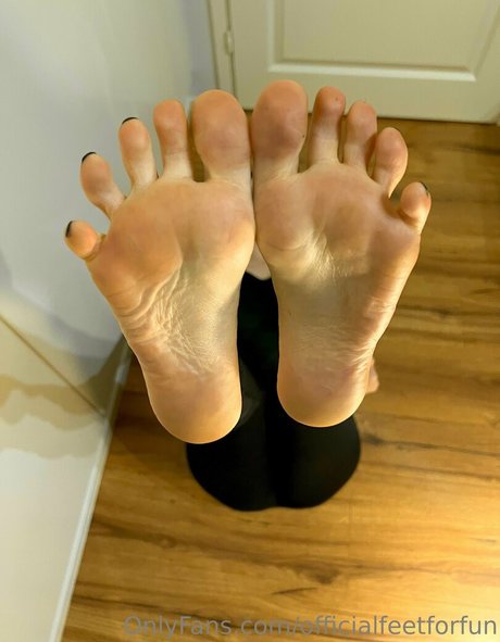 officialfeetforfun 高品質のポルノスター ギャラリー