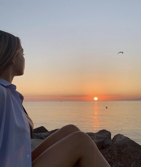 Romane Salvetti ポルノスター 独占 画像