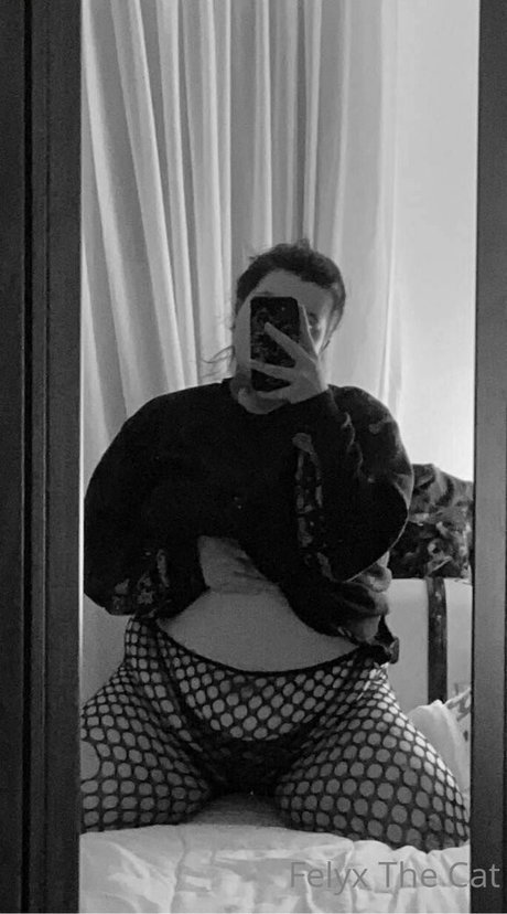 felyxfree ポルノスター ホット 写真