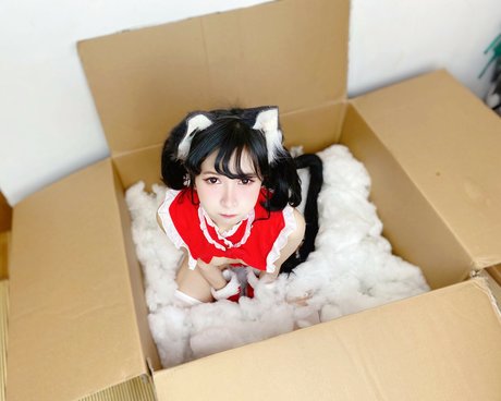Joyce Poring アダルトモデル 写真