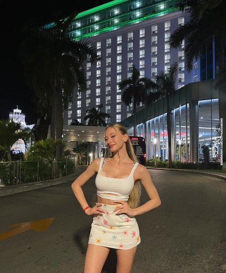 sophia ilysm エロティックなモデル 画像