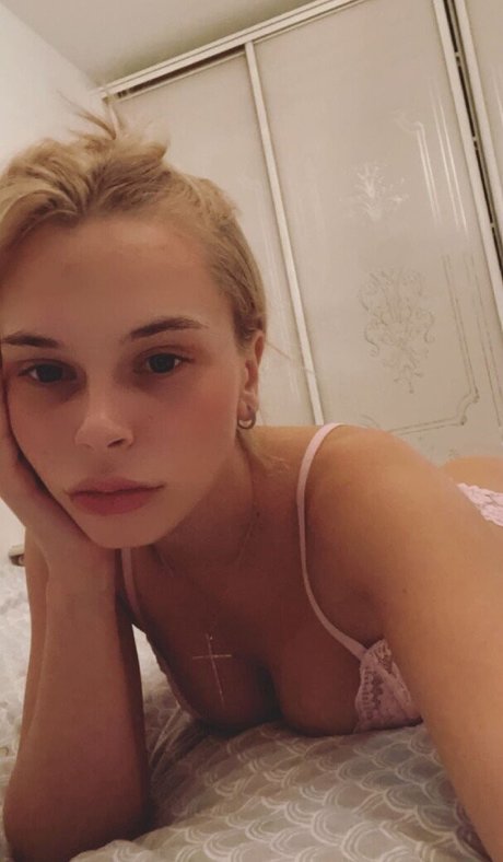 Mihalina Novakovskaya セックスモデル 画像
