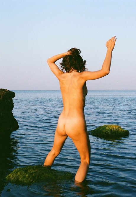 Julia Slip スター 裸 画像