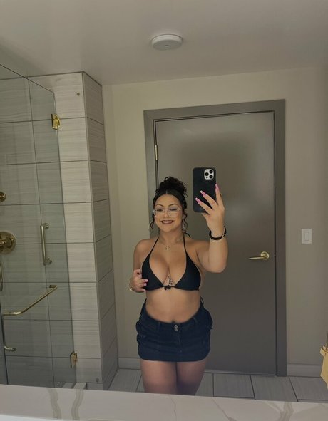 axhcaxh セクシーモデル 写真