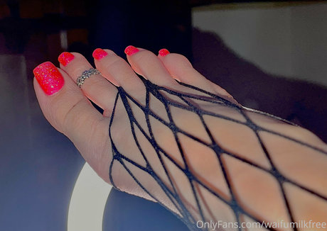 waifufeetmilkpaid アダルトモデル 写真
