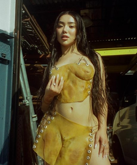 Nikita Dragun ポルノスター 無料 写真