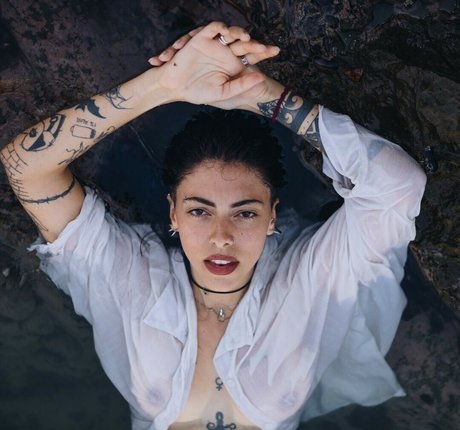 Lupe Cozzolino ヌードモデル 画像
