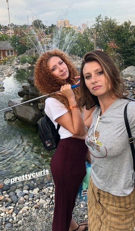 Aly Michalka 高品質モデル 写真