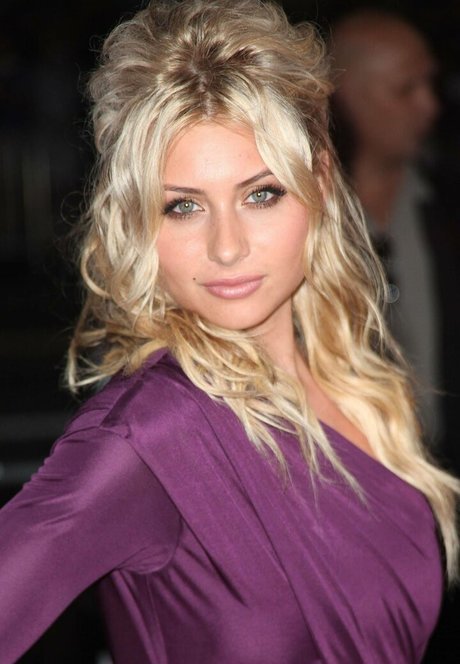 Aly Michalka ポルノモデル 写真