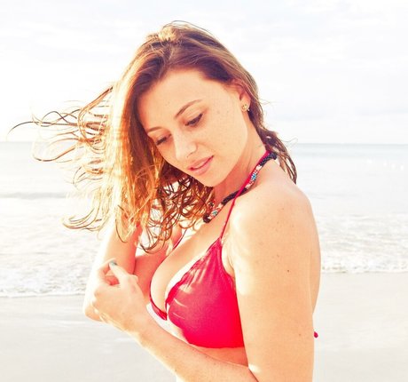 Aly Michalka XXXモデル 画像