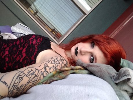 Kyrra Vain 高品質スター 写真