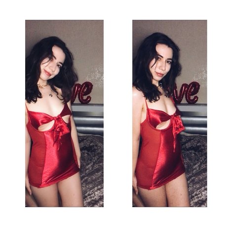 Ecem Aktosun 裸のスター 写真