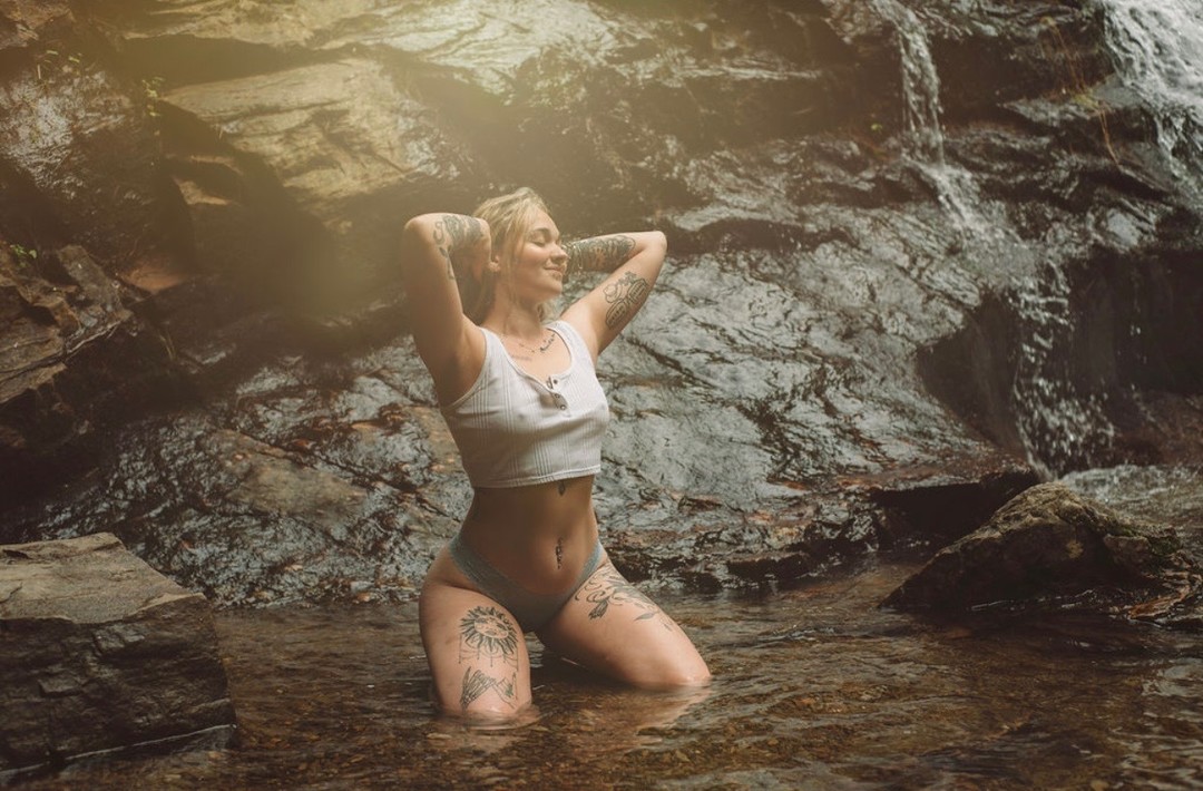 Faith Long エロティック女優 写真