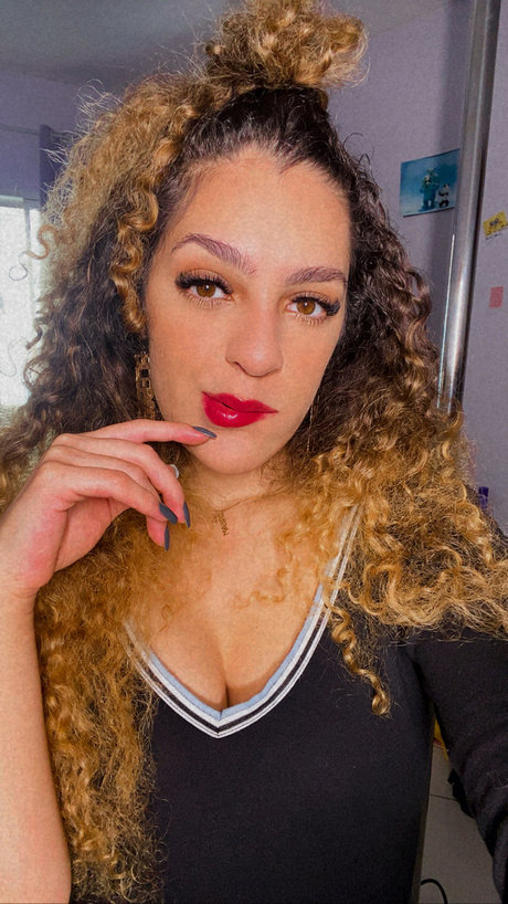 Dannie Almeida ヌード女優 写真