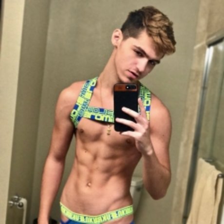 itsben 独占スター 写真