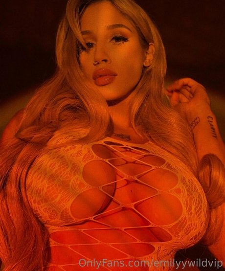 emilyywild1 セクシーモデル 写真