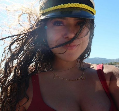 セクシーなラテン系オンリーファンズ 美しい裸 画像