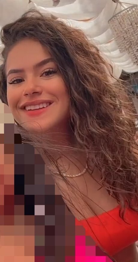 Maisa Silva エロティックなモデル 写真