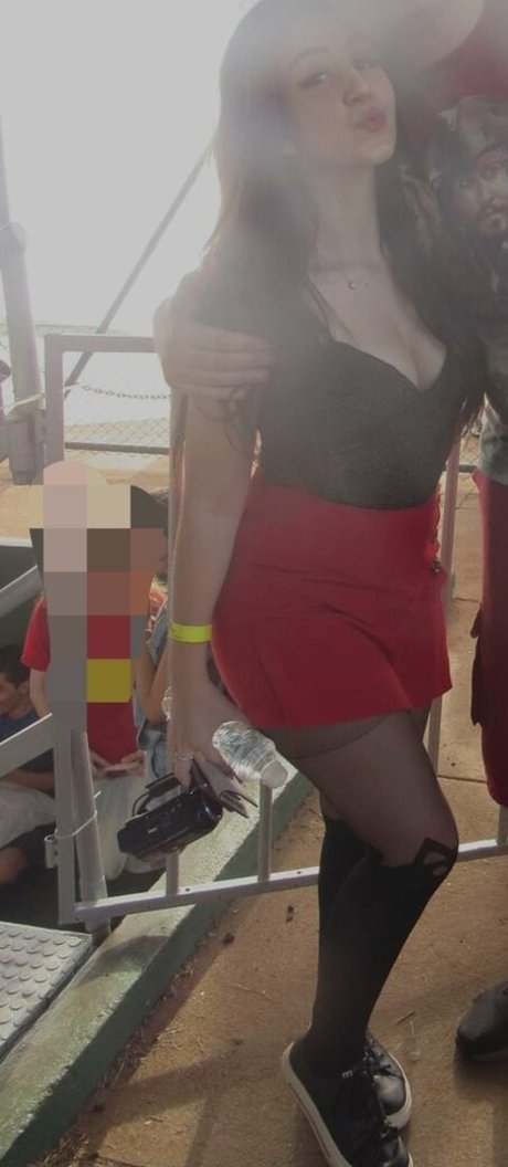 Carolzinha SG 完璧なモデル 画像