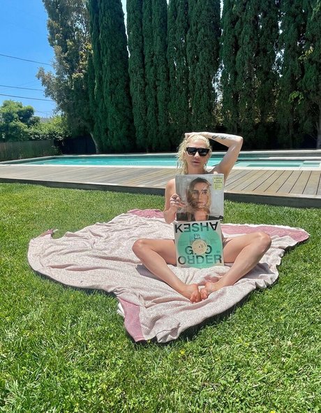 KeshaRose セクシーなポルノスター 画像