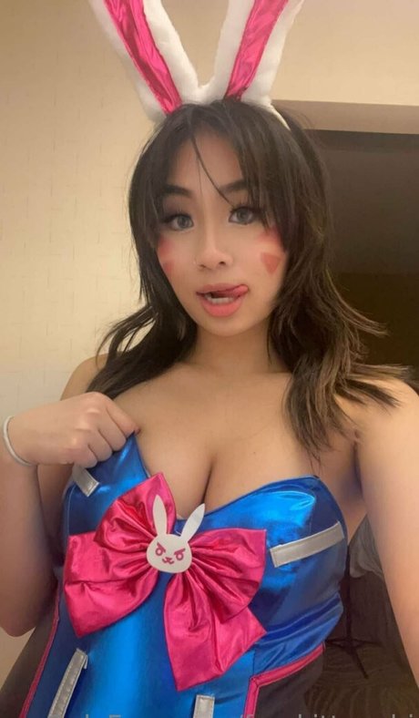 freekittynobi 裸のスター 写真