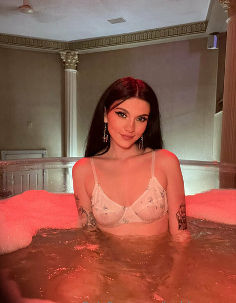 leahjamesxo スターセックス 写真
