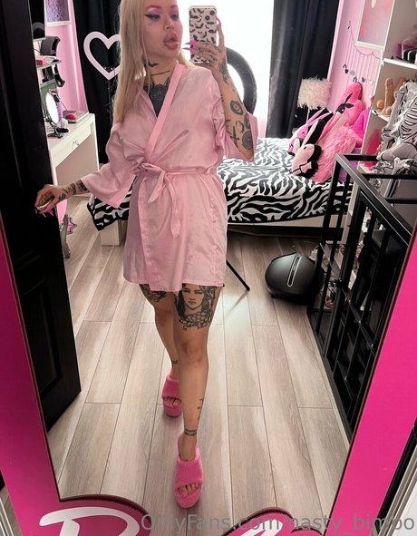 Nasty bimbo ポルノスター 画像