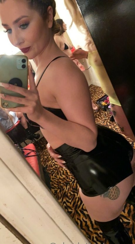 charlottestoneca セックスモデル 写真