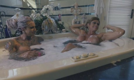 Dona Lyann Pohl ヌードのポルノスター 写真