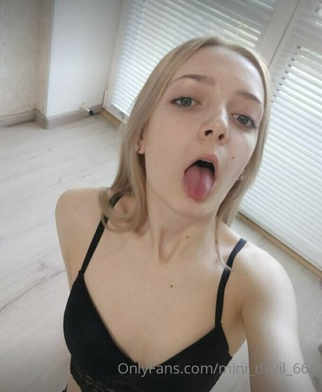 ショートヘアのオンリーファンズ 無料ヌード 写真