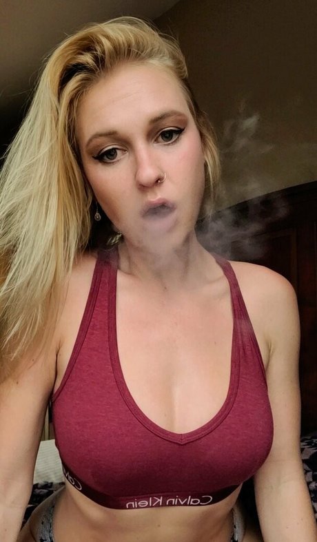smokingprincessof ポルノスター 可愛い ギャラリー