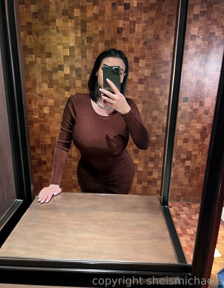 sheismichaela top profile image