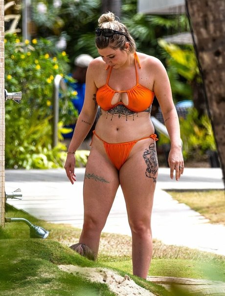 Olivia Buckland 完璧なモデル 写真