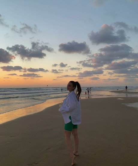 Effy Palarya ポルノスター ホット 写真