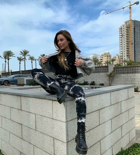 Effy Palarya ポルノモデル 画像