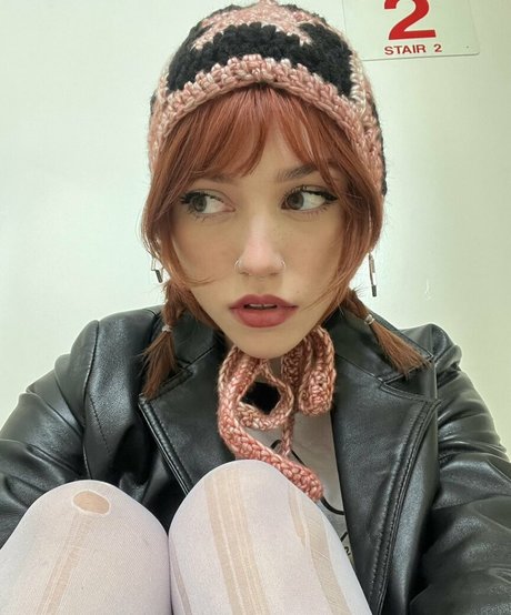 Kailee Morgue 裸のスター 写真