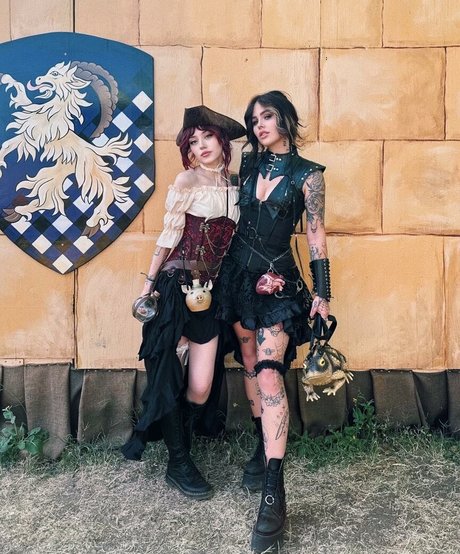 Kailee Morgue ヌードモデル 写真