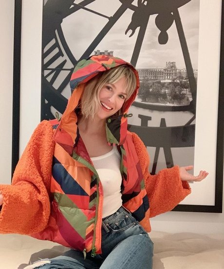 January Jones セクシーなポルノスター 写真