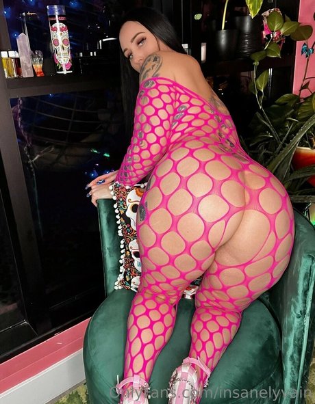 insanelyvain 高品質女優 写真