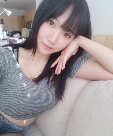 Aria Saki 独占ポルノスター 画像