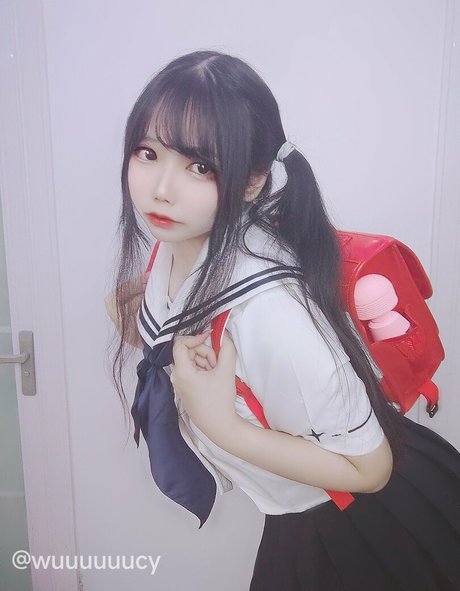 wuuuuuucy 女優 写真