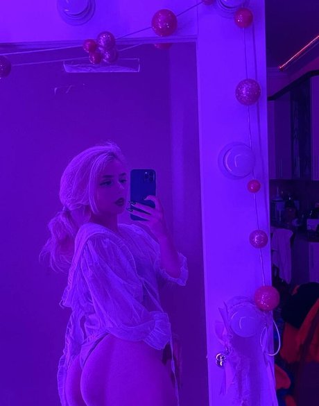 Sveta Sollar セクシーモデル 写真