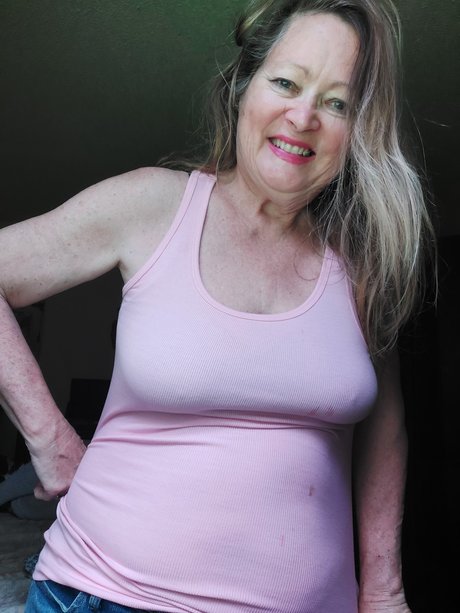 Dianne G top profile image