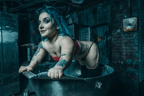 Midget Stripper xxx sassee Cassee free セクシーモデル 写真