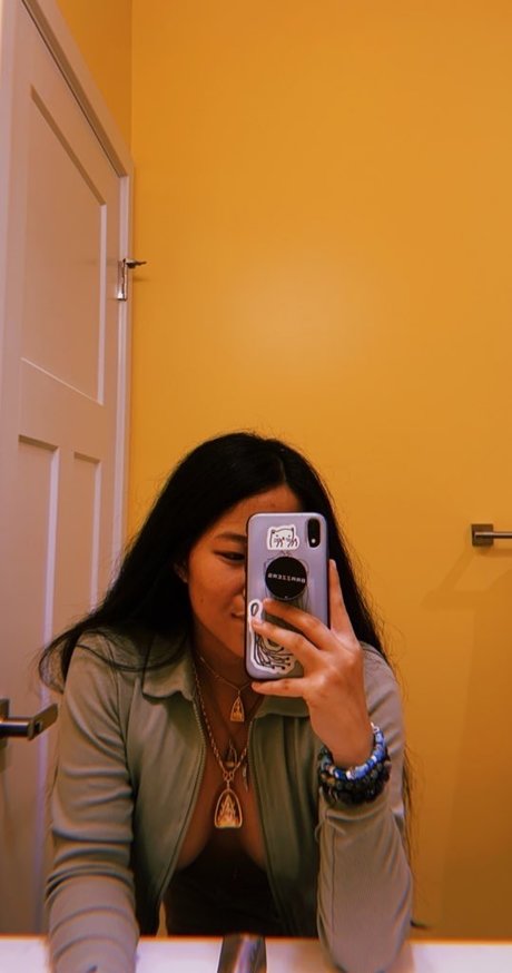 Alona Bloom ヌードモデル 写真