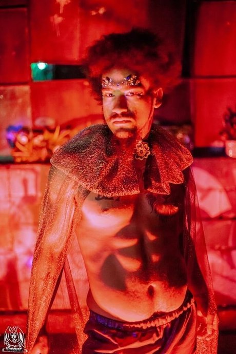 Savory Sage paid セクシーなポルノスター 写真